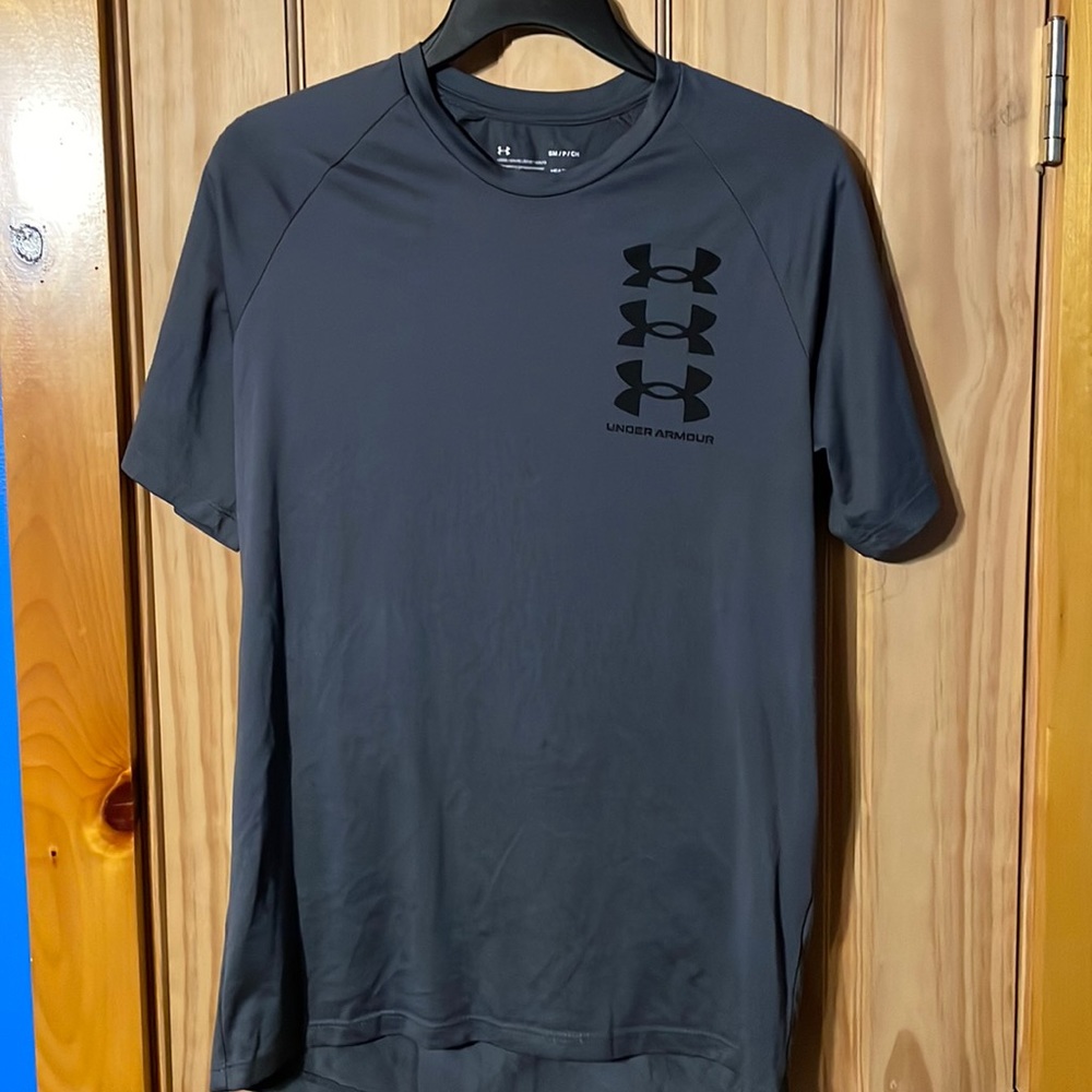 Men’s small under armour tee